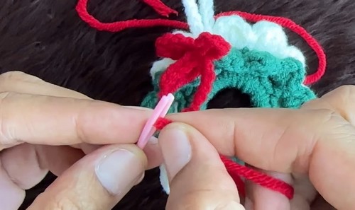 Crochet Wreath Ornament 4