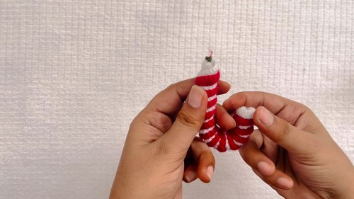 Crochet Christmas Candy Cane Ornament 4