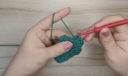 Crochet Christmas Tree With Gloves Ornament Pattern 1