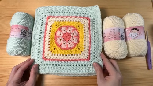Unique Easy Crochet Granny Square Bag 1
