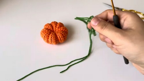 Crochet Pumpkin Keychain 2