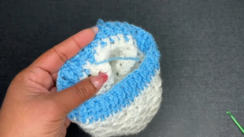 Crochet Baby Hat With Pom Pom Top 3