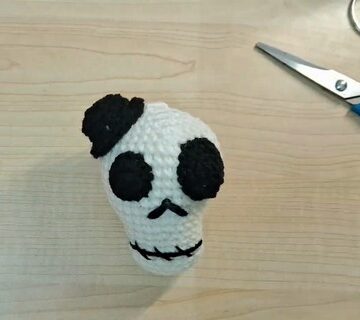 Crochet Skeleton Keychain 4