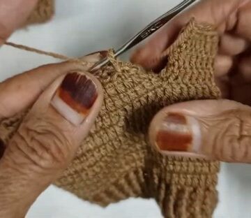 Crochet Fingerless Gloves 3