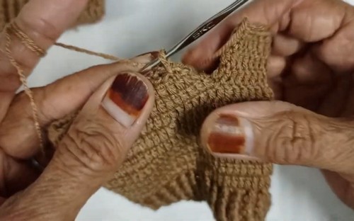 Crochet Fingerless Gloves 3