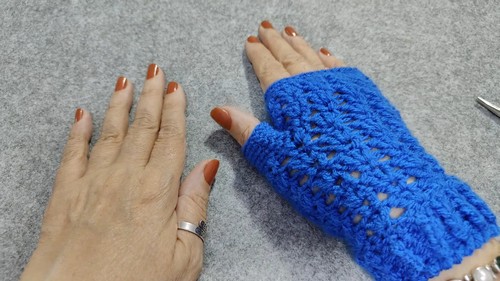 Crochet Fingerless Gloves 4