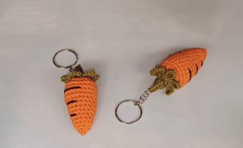 Crochet Carrot Keychain 4