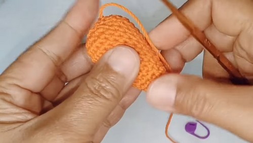 Crochet Carrot Keychain 2