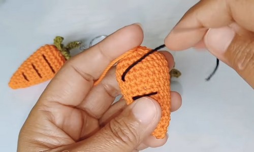 Crochet Carrot Keychain 3