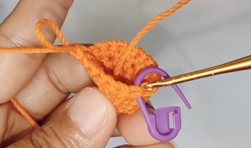 Crochet Carrot Keychain 1