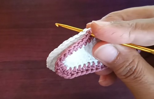 Crochet Slipper Keychain 1