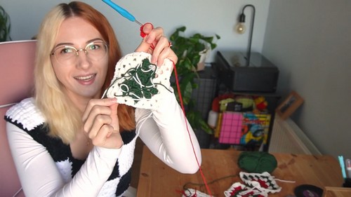 DIY crochet granny square sweater vest (Pinterest inspired) __ Christmas Crochet sweater vest 3-58 screenshot