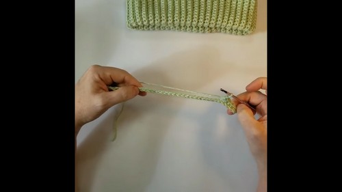 How to Crochet the Honeycomb Beanie - Easy, Fast and Beginner Friendly! 2-55 screenshot