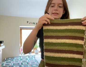 Crochet cozy Jumper Free Easy Pattern 4