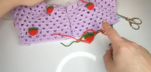 Crochet Strawberry Granny Stitch 4