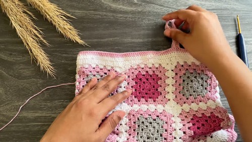 How To crochet Granny Square Crop Top Free EASY Pattern 3
